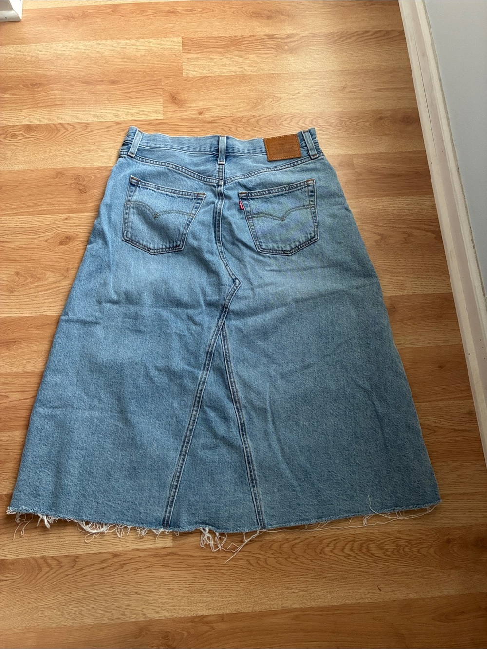 Levi size 28 jeans shirt - Picture 2 of 3
